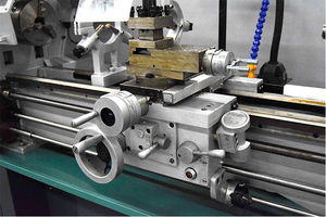 Tour à métaux et tour manuel C0636A 1000 mm - Product Image 2