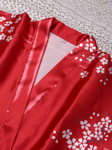 Kimono largo de satén sedoso con estampado floral para mujer, ligero, con cordón ajustable, para damas de honor, bodas, despedidas de soltera, color rojo vino. - Product Image 4