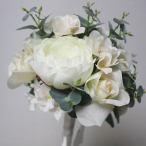 <span class=keywords><strong>Bouquet</strong></span> <span class=keywords><strong>de</strong></span> <span class=keywords><strong>mariée</strong></span> artificiel en pivoines et hortensias blancs mélangés pour mariage, cérémonie, demoiselle d'honneur – Faux <span class=keywords><strong>bouquet</strong></span> <span class=keywords><strong>de</strong></span> <span class=keywords><strong>mariée</strong></span> blanc en gros - Product Image 5