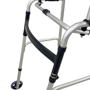 รถช่วยเดินพับได้ CA916 ผลิตจากอลูมิเนียมอัลลอยด์น้ำหนักเบา พร้อมเบรกแบบดิสก์ สำหรับผู้สูงอายุ/ผู้พิการ/ผู้บาดเจ็บ - Product Image 6