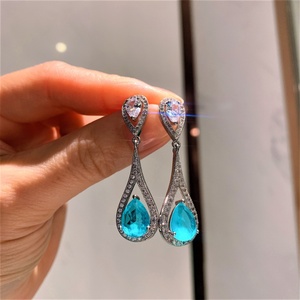 Pendientes Colgantes de Cobre Ecológico con Baño de Plata y Zirconia Azul en Forma de Pera de 8*10mm, Estilo Vintage, para Uso Diario Femenino - Product Image 1