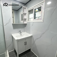 Maison modulaire préfabriquée à double aile extensible avec portes et fenêtres en verre pleine hauteur