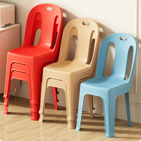 Chaises en plastique empilables et durables |   Chaises de salon à dossier épais antidérapantes pour la maison |   Chaises de bureau compactes et flexibles