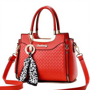 <span class=keywords><strong>Sac</strong></span> à bandoulière portable en <span class=keywords><strong>cuir</strong></span> <span class=keywords><strong>souple</strong></span> grande capacité avec fermeture éclair pour <span class=keywords><strong>femme</strong></span>, tendance transfrontalière Taizhou, nouvelle mode quotidienne 2024 - Product Image 1