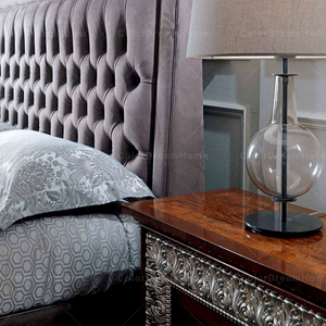 Set Camera da <span class=keywords><strong>Letto</strong></span> Classico con <span class=keywords><strong>Testiera</strong></span> in Velluto Grigio Trapuntato, <span class=keywords><strong>Letto</strong></span> Matrimoniale con Inserti in Argento, Comodini Abbinati - Product Image 6