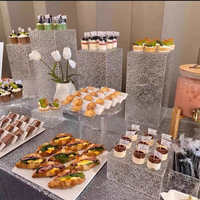 Vitrine de présentation de desserts en acrylique moderne et personnalisée de haute qualité pour gâteaux, hôtels, restaurants, buffets alimentaires
