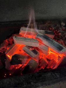 Charbon de bois en briquettes de sciure écologique OEM du Vietnam, haute chaleur, sans fumée, pour barbecue extérieur - Product Image 4