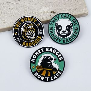 Broche ronde en alliage, motif Marmotte des montagnes cool de dessin animé, finition émaillée, pour décoration de sac à dos, badge animal avec inscription en anglais - Product Image 2