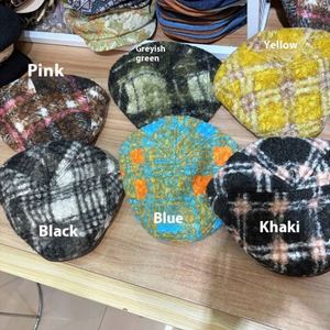 หมวกเบเร่ต์ลายสก็อตแบบวงกลม รุ่นใหม่ปี 2025 สำหรับผู้หญิง แฟชั่นทันสมัย สวมใส่สบาย อุ่นสบาย สีสันสดใส ทรงแบน - Product Image 1
