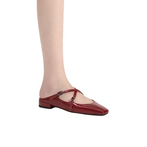Mules élégantes pour femmes à bout carré, à brides croisées, sans talon, plates, style Mary Jane, tendance mode, respirantes et antidérapantes - Product Image 2