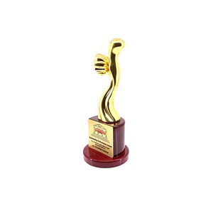 Trofeo de pulgares hacia arriba de metal más vendido en base de madera para apreciación o motivación del equipo disponible para cantidades a granel - Product Image 2