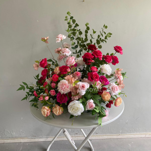 Centrotavola di Lusso con Sfere Floreali di Rose Rosse Bordeaux e Anthurium, Fiori Artificiali in Seta Profumati Fatti a Mano - Product Image 6