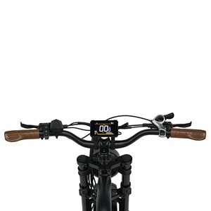 Vélo électrique tout-terrain noir à pneus larges, style rétro, pour trajets quotidiens, avec selle en cuir et phare avant, pour le marché européen. - Product Image 6