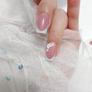 24 <span class=keywords><strong>Uñas</strong></span> Postizas Elegantes Cuadradas y Cortas, Diseño Floral 3D en Blanco, <span class=keywords><strong>Uñas</strong></span> de Presión con Diseño de Flores en Contraste <span class=keywords><strong>Rosa</strong></span> <span class=keywords><strong>Claro</strong></span> y Blanco, <span class=keywords><strong>Uñas</strong></span> con Brillo - Product Image 2