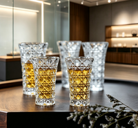 Petites coupes à vin en verre épaissi à motifs en relief, coupes à liqueur blanches, coupes individuelles de petite taille, bouteilles de liqueur robustes