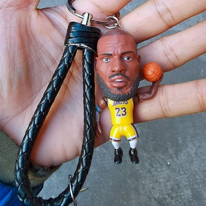 PVC Figure Réaliste <span class=keywords><strong>NBA</strong></span> Basketball Joueur Mini Figurines En Plastique Porte-clés Lowry Kobe Warriors Curry Durant Lakers <span class=keywords><strong>James</strong></span> Porte-clés - Product Image 6