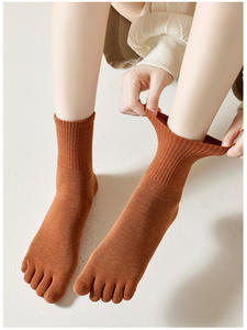 Jingwen OEM Calcetines خمسة أصبع القدم الفردية ديل ديدو ديل فطيرة صنم اصبع القدم الجوارب - Product Image 2