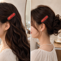 Barrette minimaliste dorée avec tissu tressé artistique, pince à cheveux fine pour un style élégant au quotidien