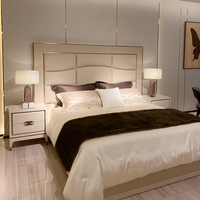 Lit double en cuir véritable de luxe minimaliste italien, cadre en bois massif, chambre principale, lit king size