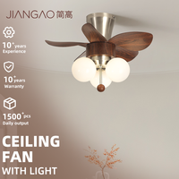 Ventilateur de plafond d'usine avec 3 ampoules en verre, petite lampe en noyer, décor de style mi-siècle pour designer d'intérieur, chambre et salle de bain