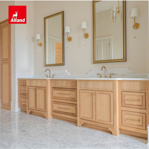 Meuble-lavabo haut élégant pour salle de bain principale, en lin texturé, avec finition en chêne <span class=keywords><strong>blanc</strong></span> chaud, à rainures, avec incrustations perlées et <span class=keywords><strong>double</strong></span> vasque dépassante - Product Image 1