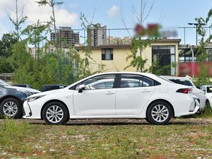 <span class=keywords><strong>Toyota</strong></span> a Corola 1,8 L hybride, transmission <span class=keywords><strong>automatique</strong></span>, toit ouvrant, sièges en cuir, économe en carburant et fiable, populaire dans le monde entier. - Product Image 3