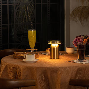 Lámpara de Mesa Recargable Magnética Portátil al por Mayor, Control Remoto Inalámbrico, Diseño Moderno, Cabezal Flexible para Decoración del Hogar y Hoteles - Product Image 3