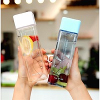 Bouteille d'eau carrée écologique en plastique 450 ml, colorée et chic, pour le sport, avec corde, idéale pour les voyages et le camping