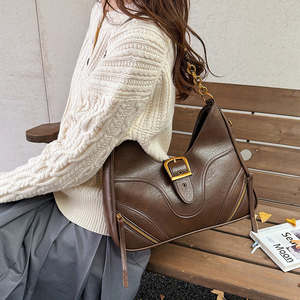 High quality women's fashionable retro PU durable and portable large capacity crossbody bag - Product Image 1