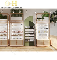 Vitrines de Luxe en Bois Écologiques et Durables pour Cosmétiques – Présentoirs Haut de Gamme pour Salons de Beauté, Vitrines Minimalistes pour Soins de la Peau et Espaces Gastronomiques
