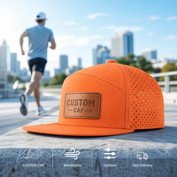Gorra Deportiva Negra y Blanca de 6 Paneles con Visera Plana, Logotipo Bordado Personalizado de Alta Calidad, Gorras con Orificios Cortados con Láser, Cierre a Presión