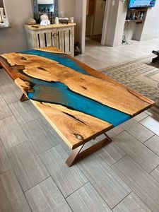 Mesa de Resina Epoxi con Diseño de Arroyo Glaciar - Product Image 1