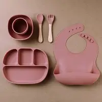 Silikon bebek besleme seti 6 paket emme bölünmüş tabak ve kase ayarlanabilir silikon önlük içme bardağı ve mutfak eşyaları bebek yeme