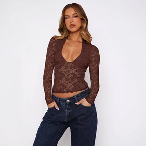 T-shirt da donna <span class=keywords><strong>attillata</strong></span> a maniche lunghe con scollo a V in pizzo traforato, stampa digitale, colore unico, sexy, Nuovi Arrivi 2026 - Vendita all'ingrosso - Product Image 5