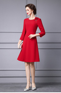 AELESEEN Robe rouge élégante et mince pour femmes Printemps Nouvel An Fleurs perlées Manches longues avec décoration à boutons Occasions importantes - Product Image 3
