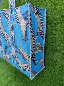 Bolso de mano acolchado bohemio hecho a mano de algodón 100%, respetuoso con el medio ambiente, sostenible, reversible, con estampado de animales y flores, resistente para la vida diaria - Product Image 2