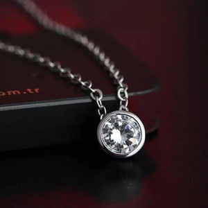 Collana con Ciondolo in Cristallo, Argento 925 Placcato Rodio, Montatura a Sfera, Design Minimalista per Uso Quotidiano, Unisex, Catena a Maglia Quadrata - Product Image 1