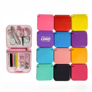 <span class=keywords><strong>Kit</strong></span> <span class=keywords><strong>de</strong></span> Costura Portátil Personalizado para <span class=keywords><strong>Viaje</strong></span> con Mini Estuche, Tijeras, Agujas, Hilo y Botones - Almacenamiento Compacto para Manualidades - Product Image 1