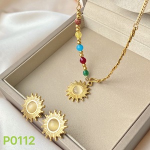 Ensemble collier et boucles d'oreilles pendantes œil de chat en pierre colorée en acier titane TZ100 (ne se décolore pas) - Product Image 1