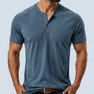 T-shirt décontracté pour homme, col en V, manches courtes, tricot satiné, 100% polyester, respirant, séchage rapide, couleur bleu uni, coupe classique - Product Image 1