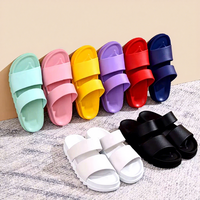 Sandales plates personnalisées pour femmes avec brides croisées, collection été-printemps 2026, légères, en PVC, sans logo, pour l'extérieur
