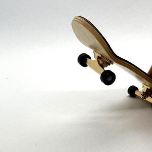 Bande adhésive antidérapante pour planche à roulettes avec logo personnalisé, surface antidérapante pour entraînement <span class=keywords><strong>en</strong></span> skatepark - Product Image 5
