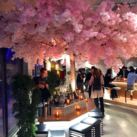 2025 personnalisé grand extérieur blanc rose Sakura fleur artificielle soie fleur de cerisier arbre pour bar décor