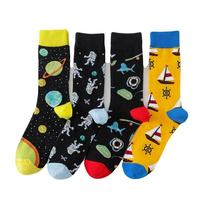 Vente en gros Chaussettes en coton unisexes à motif d'espace amusant pour hommes Style d'affaires décontracté en nylon de haute qualité avec logo sur le corps pour l'été