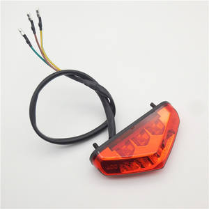 Feu arrière LED pour scooter, feu arrière LED pour véhicule électrique, feu arrière triangulaire de freinage et de positionnement, accessoires pour motos - Product Image 3