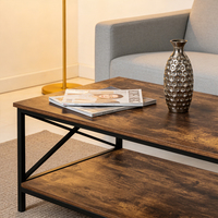 Table basse de style farmhouse avec étagère de rangement, plateau en métal et bois, table centrale pour salon et décoration intérieure