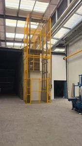 מעלית מטען הידראולית חשמלית ניידת, שלט אלחוטי, מבנה פלדה, גובה הרמה 3 מטר, למפעלים קטנים - Product Image 3