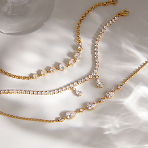Ensemble de bracelets en cristal, design goutte d'eau en strass doré pour femmes, à porter au quotidien - Product Image 4