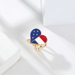 Anillo de Esmalte con Forma de Corazón y Bandera Americana, Incrustaciones Doradas, Accesorio de Moda Unisex para Fiestas - Product Image 4