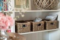 GRANNY SAYS Paniers de rangement et plateaux rectangulaires rustiques tressés, lot de 2, avec poignées, multifonctionnels, en plastique imperméable, pour salle de bain